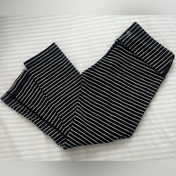 Lululemon Wunder Under Crop Parallel
Stripe rare Black White; size 4 - Picture 6 of 11